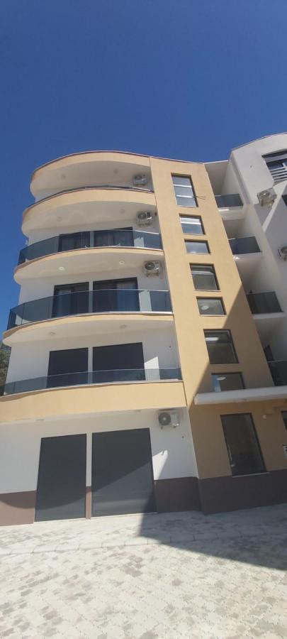 Apartament Mehmeti ウルツィニ エクステリア 写真